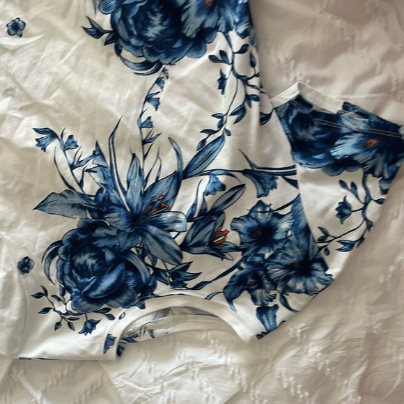 Floral Blue and White Bedding Set - Picture 3 of 7